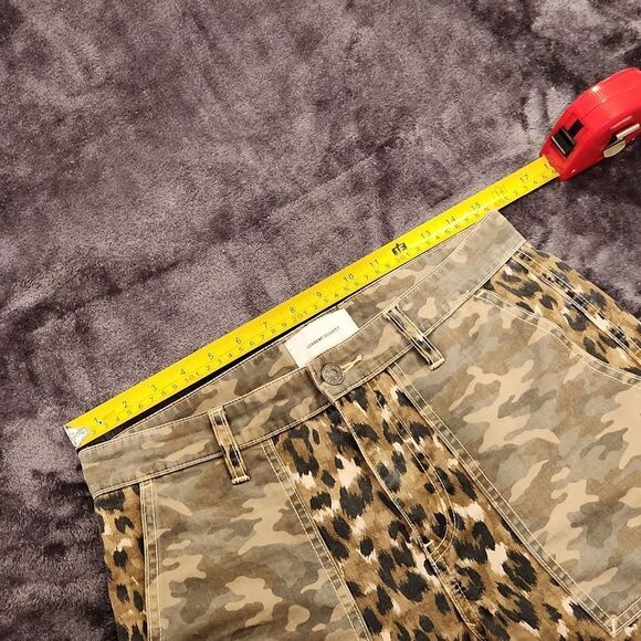CURRENT/ELLIOTT The Clean Weslan Pantsin Camo Leopard Cropped pants size 27! - Picture 9 of 11